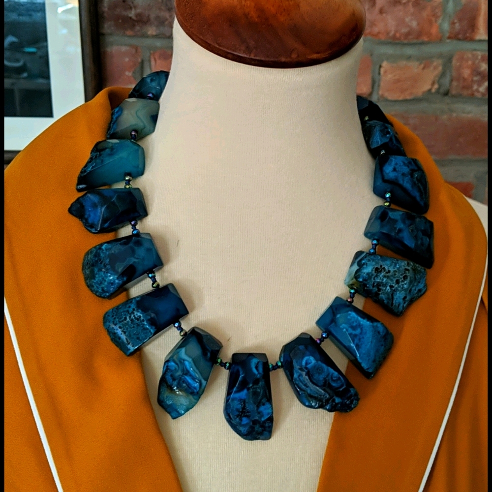 STUNNING UNIQUE STONE NECKLACE!!